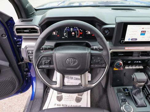 Certified 2025 Toyota Tacoma SR5 w/ SR5 Upgrade Package AWD/4WD image 37