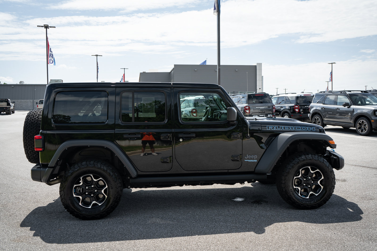 Used 2021 Jeep Wrangler Unlimited Rubicon 4xe w/ Cold Weather Group AWD/4WD image 11