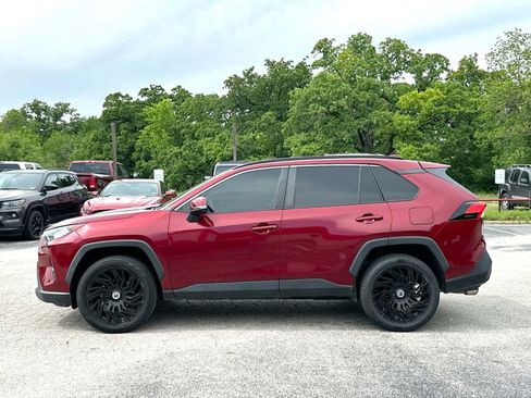 Used 2020 Toyota RAV4 XLE Premium FWD image 12
