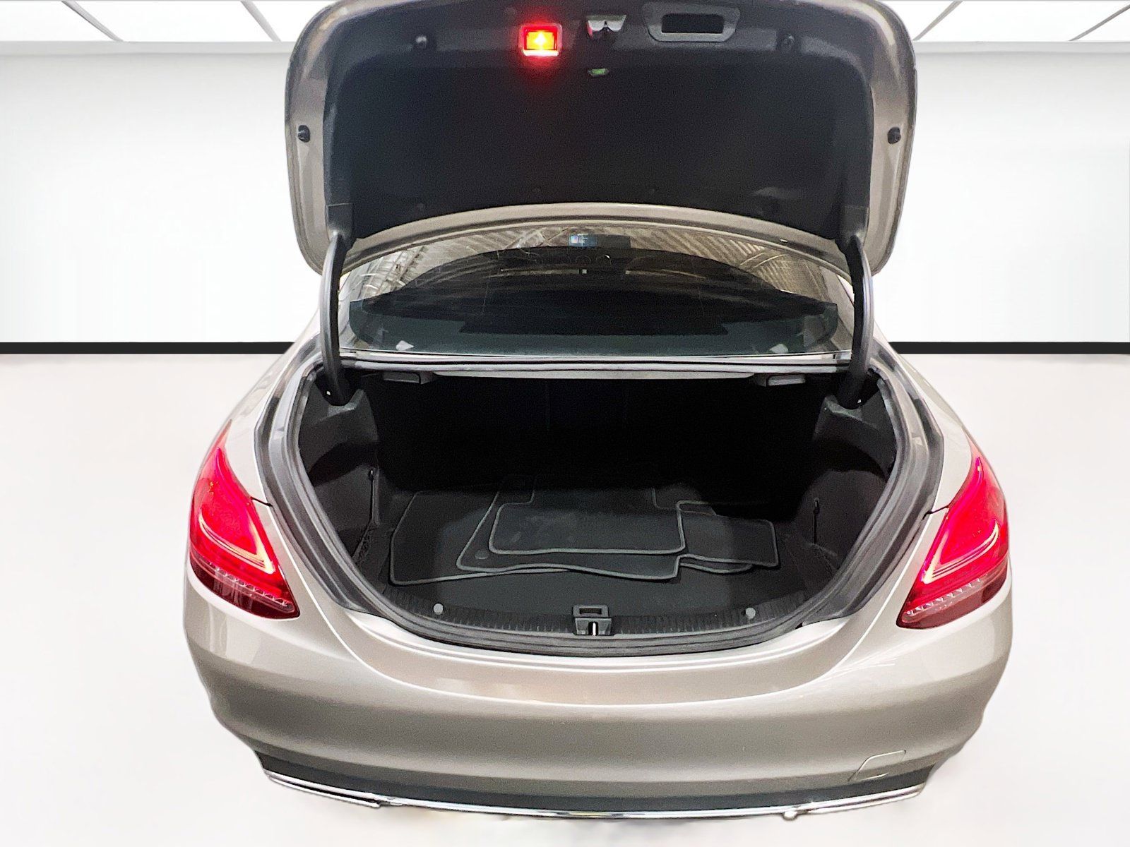 Used 2019 Mercedes-Benz C 300 Sedan image 19