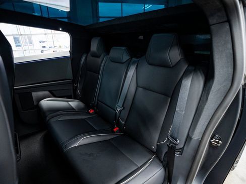 Used 2024 Tesla Cybertruck AWD Crew Cab image 41