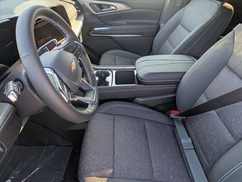 New 2025 Chevrolet Traverse LT image 3