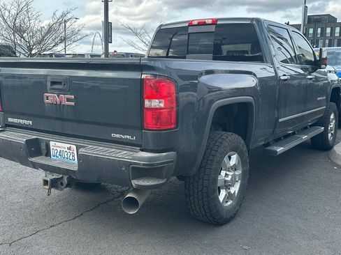 Used 2018 GMC Sierra 3500 Denali image 2