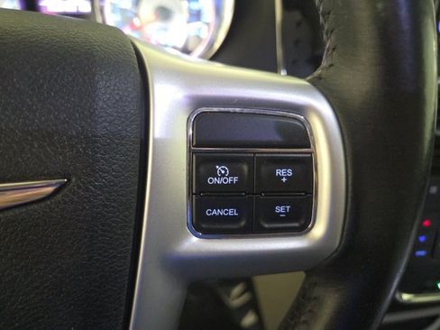 Used 2015 Chrysler Town & Country Touring image 37