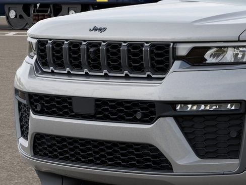 New 2026 Jeep Grand Cherokee L Limited AWD/4WD image 11