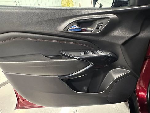 Used 2025 Chevrolet Trax RS FWD image 20