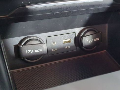 Used 2017 Hyundai Elantra SE image 22