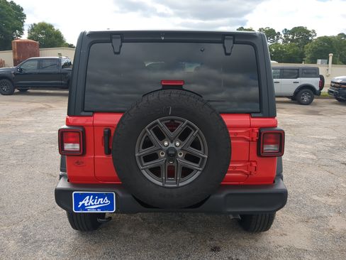 Used 2024 Jeep Wrangler Unlimited Sport AWD/4WD image 4