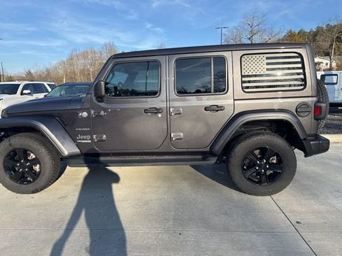 Used 2022 Jeep Wrangler Unlimited Sahara w/ Cold Weather Group image 9