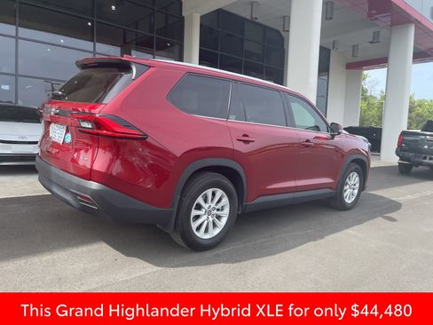 Used 2024 Toyota Grand Highlander XLE FWD image 13