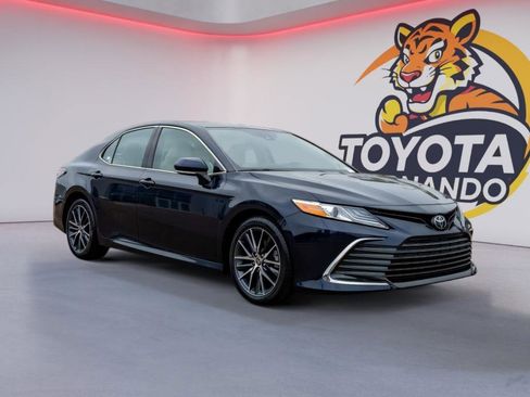 Used 2021 Toyota Camry XLE w/ Navigation Package image 3