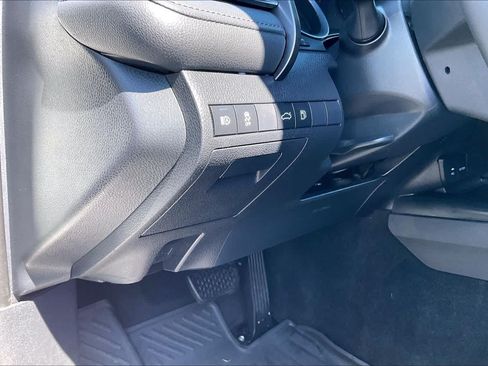 Used 2018 Toyota Camry XLE FWD image 35