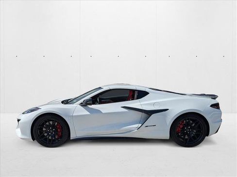 Used 2023 Chevrolet Corvette Z06 image 8