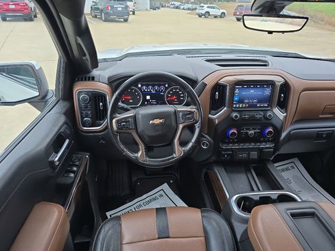 Used 2022 Chevrolet Silverado 1500 High Country w/ Technology Package image 9