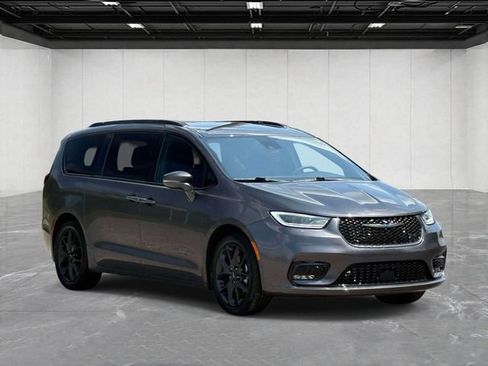 Certified 2022 Chrysler Pacifica Touring-L w/ S Appearance Package FWD image 7