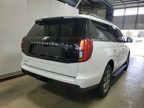 Used 2025 Ford Expedition Active image 12
