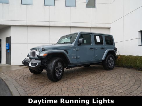 Used 2024 Jeep Wrangler Sahara image 17