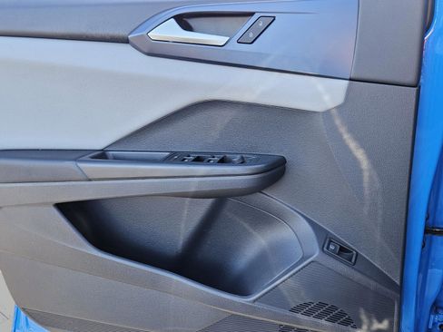 Used 2022 Volkswagen Taos SE w/ Panoramic Sunroof Package image 25