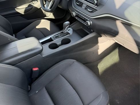 Used 2022 Nissan Altima 2.5 S image 9