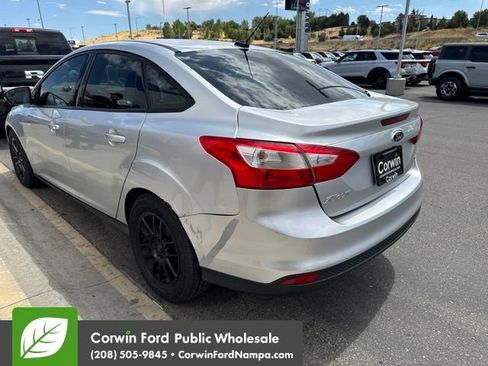 Used 2014 Ford Focus SE FWD image 4