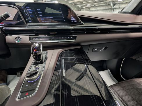 Used 2024 Cadillac Escalade V w/ LPO, ONYX Package image 27