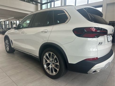 Used 2024 BMW X5 xDrive40i w/ Premium Package AWD/4WD image 4