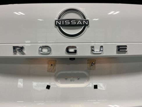 Used 2023 Nissan Rogue S AWD/4WD image 35