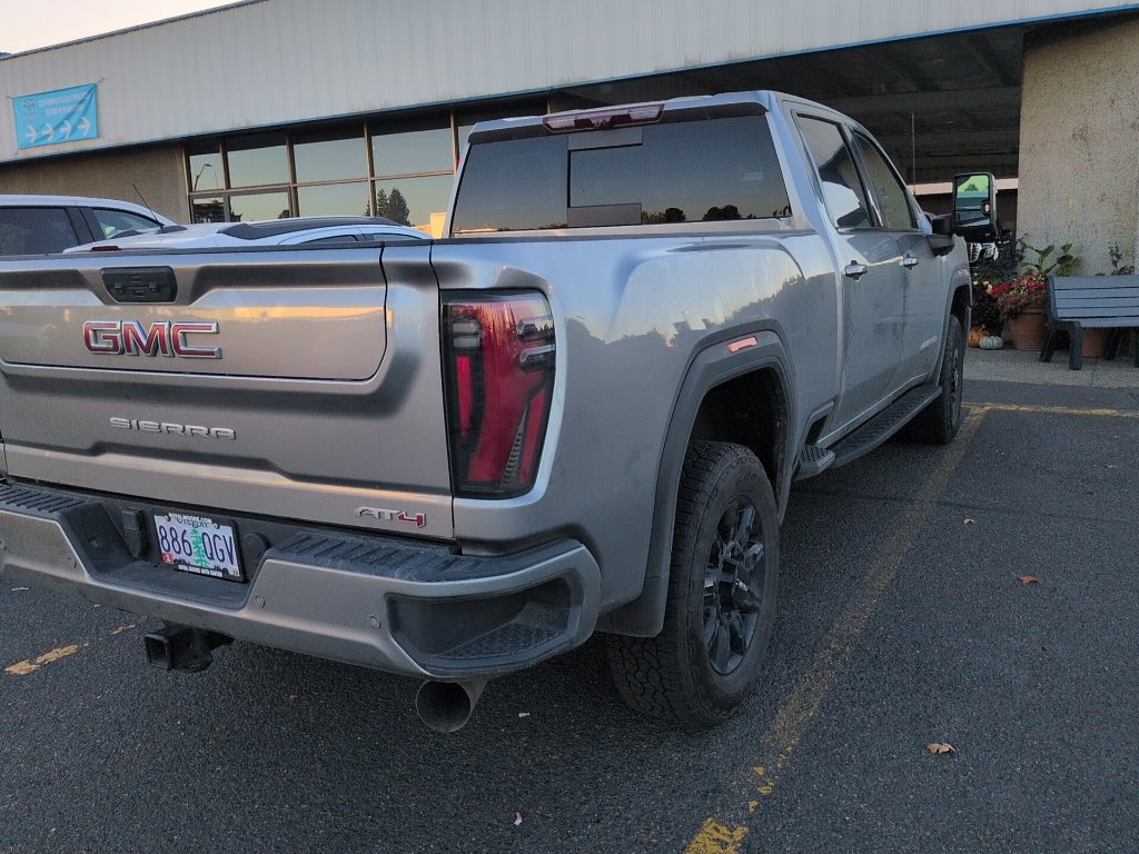 Used 2025 GMC Sierra 3500 AT4 w/ AT4 Premium Plus Package AWD/4WD image 4