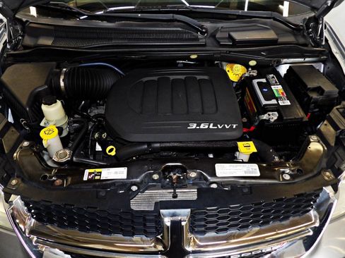 Used 2018 Dodge Grand Caravan SE FWD image 21