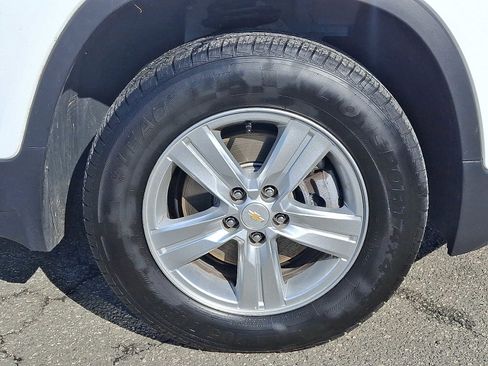 Used 2022 Chevrolet Trax LT w/ LT Convenience Package image 8