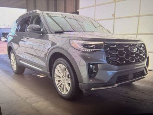 Used 2025 Ford Explorer Platinum w/ LUX Leather Package image 4