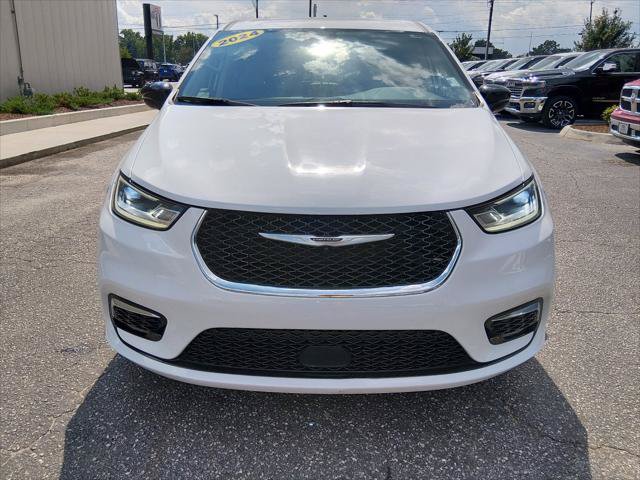 Certified 2024 Chrysler Pacifica Touring-L FWD image 8