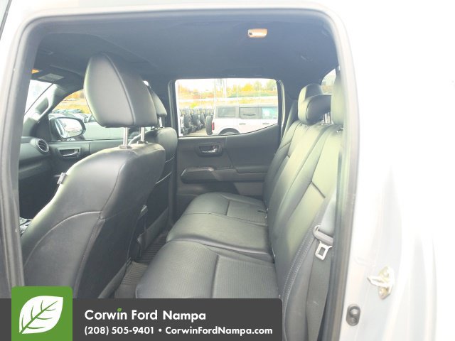 Used 2019 Toyota Tacoma TRD Off-Road AWD/4WD image 10