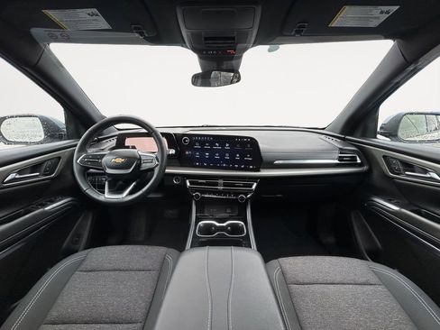 Certified 2025 Chevrolet Traverse LT w/ Sun and Wheel Package image 13