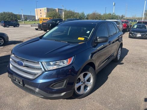 Used 2017 Ford Edge SE image 3