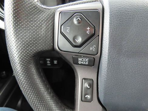 Used 2020 Toyota Tacoma TRD Off-Road w/ TRD Premium Off Road Package AWD/4WD image 23