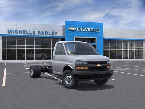 New 2026 Chevrolet Express 4500 RWD image 1