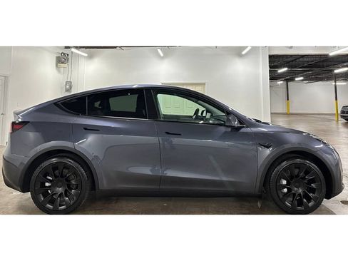 Used 2022 Tesla Model Y Long Range AWD/4WD image 9