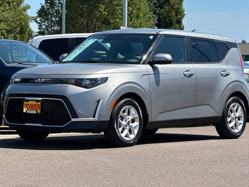 Used 2023 Kia Soul LX w/ LX Technology Package FWD image 8