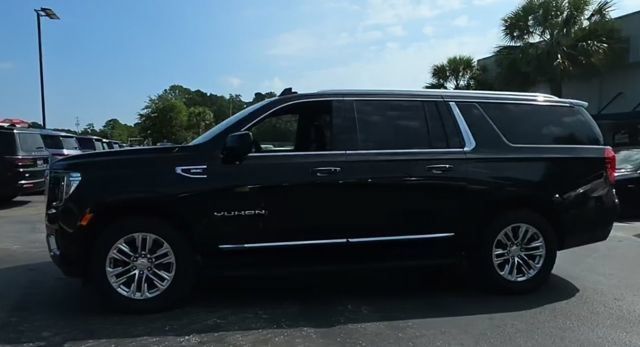 Used 2021 GMC Yukon XL SLT AWD/4WD image 3