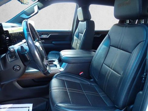 Used 2023 Chevrolet Silverado 1500 High Country w/ Technology Package AWD/4WD image 10