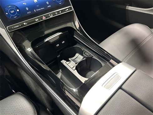 Used 2025 Mercedes-Benz C 300 4MATIC Sedan image 24