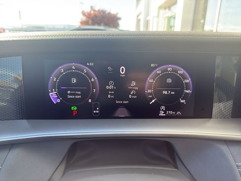 New 2026 Volkswagen Tiguan SE image 9