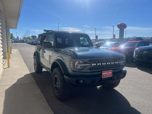 Used 2022 Ford Bronco Badlands image 3