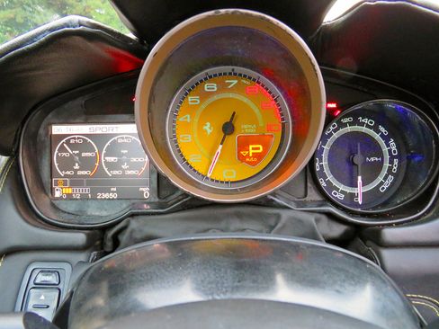 Used 2011 Ferrari California image 31