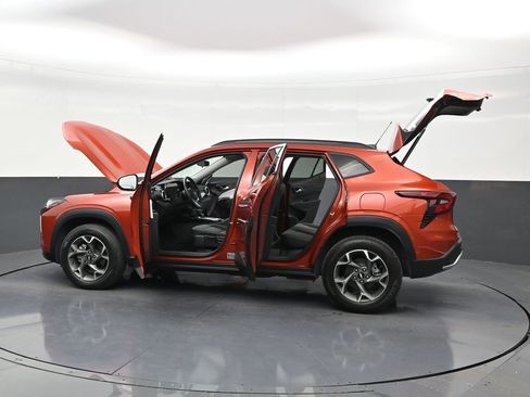 Used 2024 Chevrolet Trax LT w/ Driver Confidence Package FWD image 31