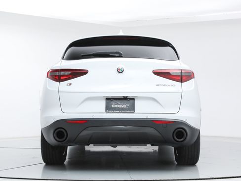 Used 2023 Alfa Romeo Stelvio Sprint AWD/4WD image 4