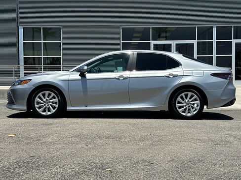 Used 2021 Toyota Camry LE w/ Convenience Package FWD image 6