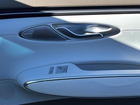 Certified 2026 Genesis GV70 2.5T Advanced image 38