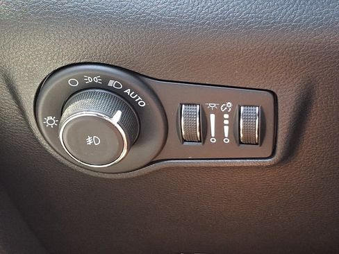 Certified 2023 Jeep Compass Latitude AWD/4WD image 22